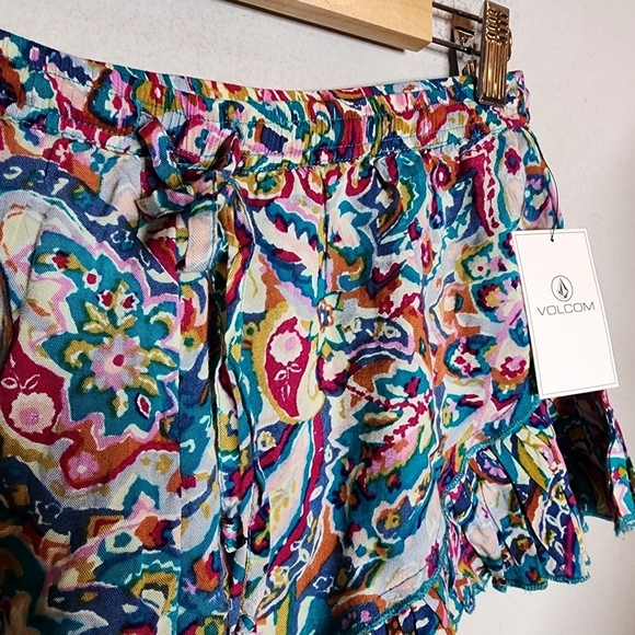 NWT Volcom Shorts Flowy Colorful Mulitcolored Size Small Stretch Waist Beachy - Picture 15 of 16